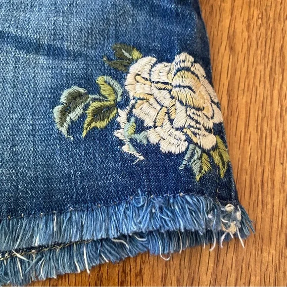 Ralph Lauren Cotton Denim Shorts with Floral Embroidery - Picture 3 of 10
